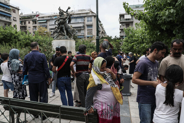 Γέμισε με πρόσφυγες πάλι η Πλατεία Βικτωρίας 