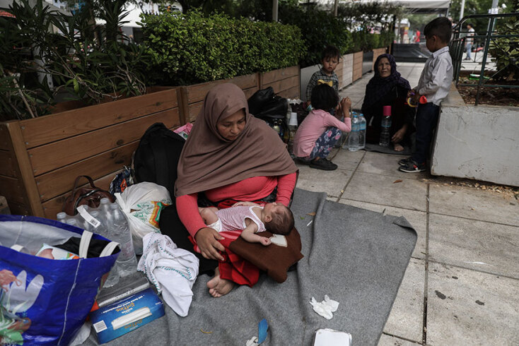 Γέμισε με πρόσφυγες πάλι η Πλατεία Βικτωρίας 