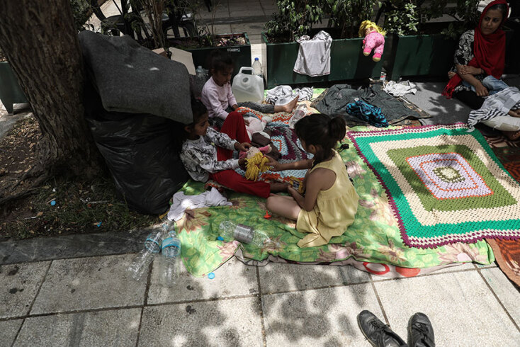 Γέμισε με πρόσφυγες πάλι η Πλατεία Βικτωρίας 