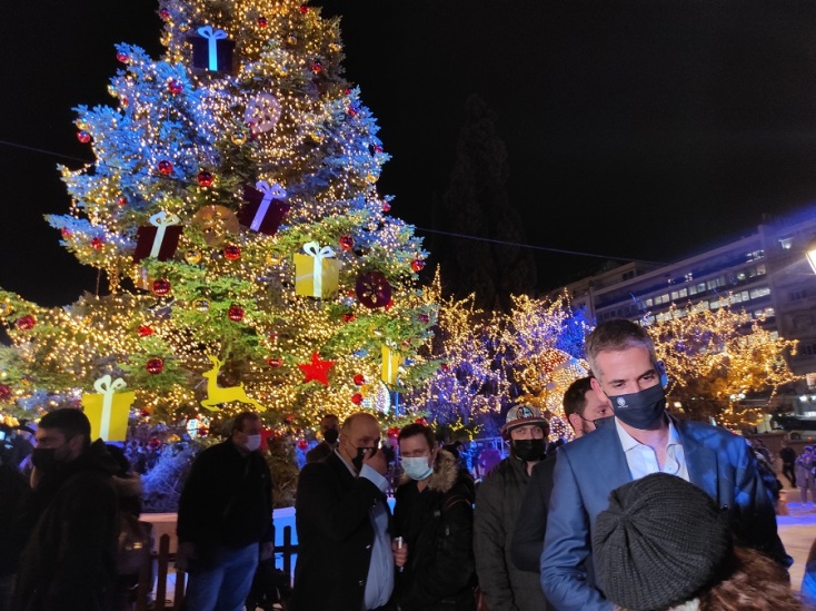 Ο δήμαρχος Αθηναίων Κώστας Μπακογιάννης βρέθηκε στην εκδήλωση και έβγαλε φωτογραφιες με τον κόσμο.