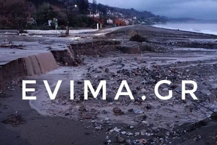 Στη Βόρεια Εύβοια προκλήθηκαν πλημμύρες από την κακοκαιρία, με τα φερτά υλικά από τις πλαγιές να φθάνουν στη θάλασσα