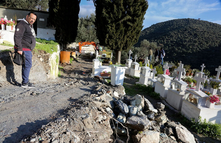 Λέσβος: Πέταξαν ανθρώπινα κρανία έξω από το κοιμητήριο