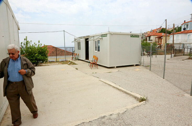 Κάλπες μέσα σε κοντέινερ στο Πλωμάρι Λέσβου