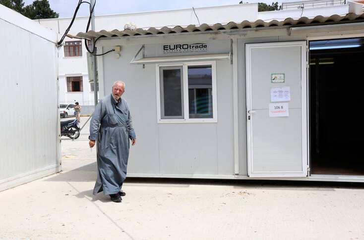 Κάλπες μέσα σε κοντέινερ στο Πλωμάρι Λέσβου