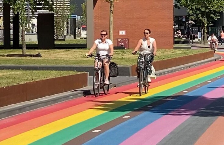 Ο ποδηλατόδρομος στην Ολλανδία στα χρώματα του Ουράνιου Τόξου © YouTube/BicycleDutch