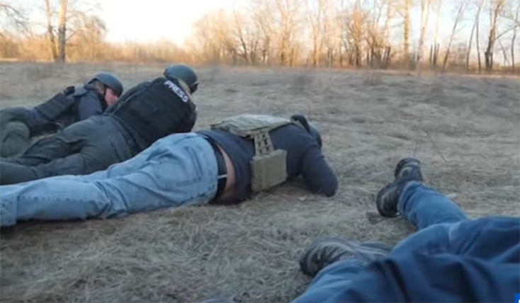 Το συνεργείο του Sky News δέχτηκε πυρά από ρωσικό πυροβολικό