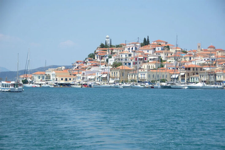 Πρώτα περιοριστικά μέτρα στον Πόρο μετά τα 13 επιβεβαιωμένα κρούσματα κορωνοϊού