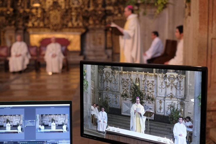 Χωρίς κόσμο η λειτουργία του Πάσχα στο Πόρτο