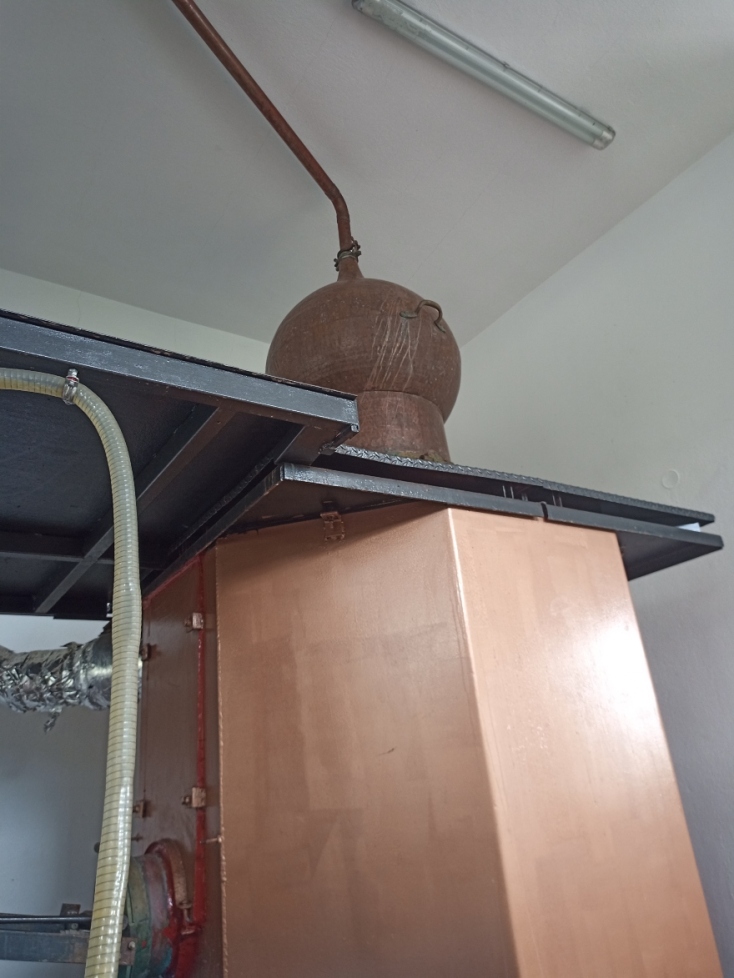 Ούζο και Τσίπουρο από την ποτοποιία Θάσου