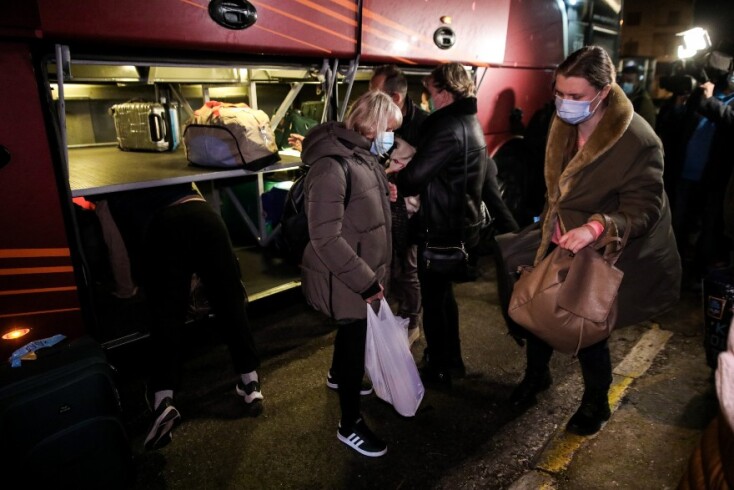 Πόλεμος Ουκρανία: Ουκρανοί πρόσφυγες κατά την άφιξή τους στην Αθήνα