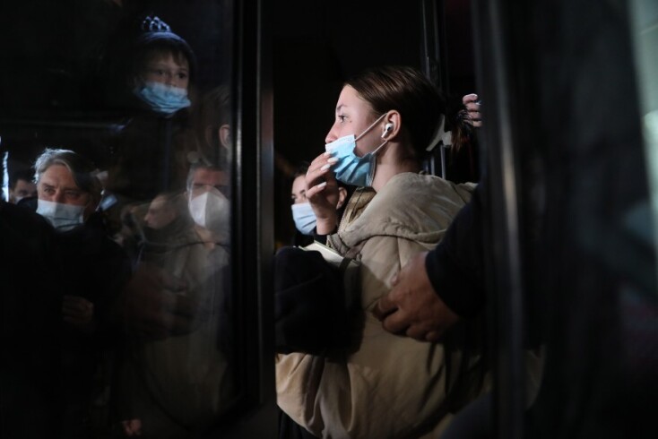 Πόλεμος Ουκρανία: Ουκρανοί πρόσφυγες κατά την άφιξή τους στην Αθήνα