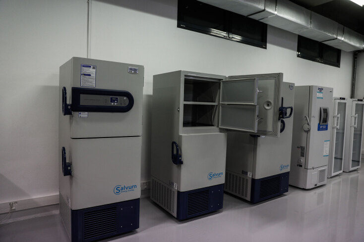 Στην Ελλάδα τα πρώτα ψυγεία για την αποθήκευση του εμβολίου των Pfizer/BioNTech