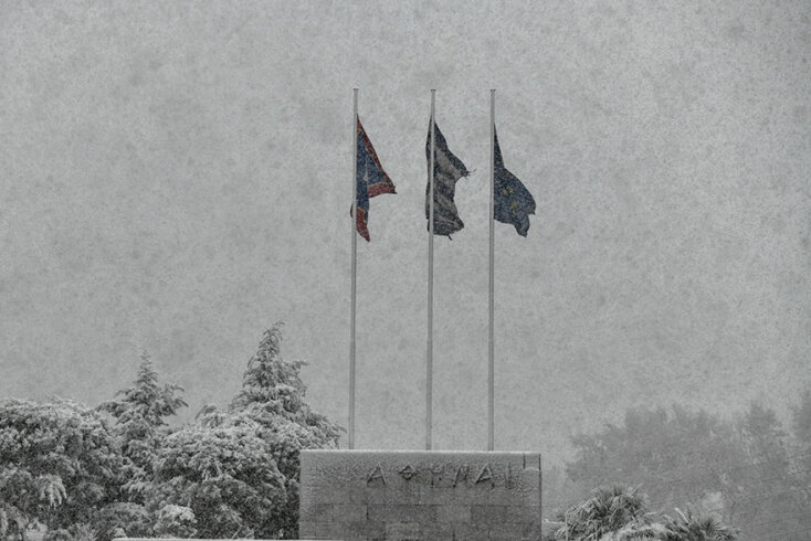 Πυκνή χιονόπτωση στα σύνορα του Δήμου Αθηναίων με το Ψυχικό