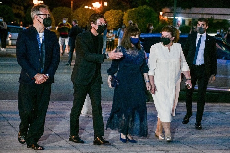 Η Πρόεδρος της Δημοκρατίας, Κατερίνα Σακελλαροπούλου, στην επίδειξη μόδας του Dior στο Καλλιμάρμαρο