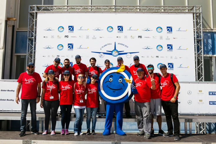 Η ομάδα εθελοντών της Κωτσόβολος κατάφερε να τραβήξει για 20 ολόκληρα μέτρα ένα Boeing 737- 400 του στόλου της ΑIR MEDITERRANEAN για καλό σκοπό.