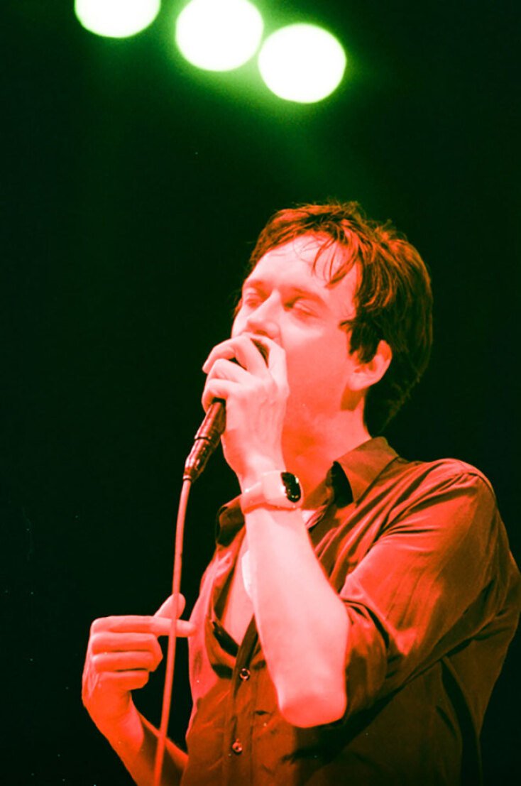 Στιγμιότυπο από την πρώτη συναυλία των Pulp στην Ελλάδα το 1998