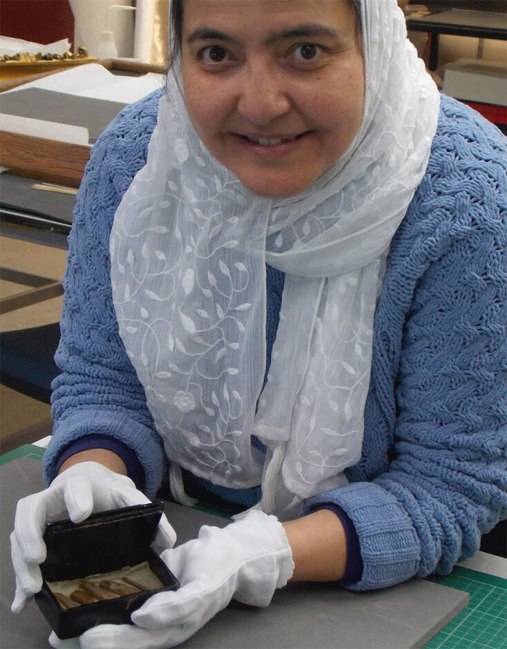 Αμπίρ Ελαντάνι, η αρχαιολόγος που ανακάλυψε τα σπάνια ξύλα από τη Μεγάλη Πυραμίδα της Γκίζας μέσα σε κουτί πούρα στη Σκωτία