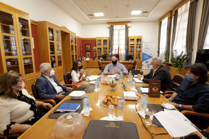 Η πρόεδρο της επιτροπής «Ελλάδα 2021» σε σταθμό της επίσκεψής της στη Θεσσαλονίκη