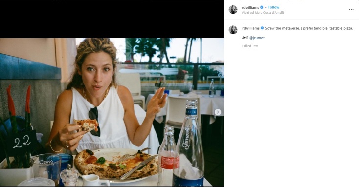 Η Rachel Williams την οποία υποδύεται η Katie Lowes στη σειρά Inventing Anna του Netflix