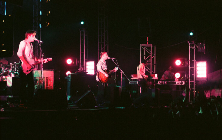 Στιγμιότυπο από τη συναυλία των Radiohead στο Θέατρο Λυκαβηττού στην Αθήνα το 2000