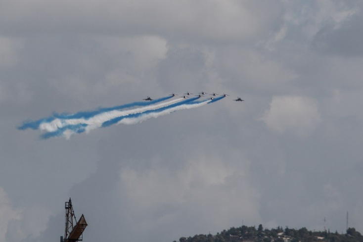Γαλλικά μαχητικά Rafale και το σμήνος «Patrouille de France» πάνω από την Αθήνα