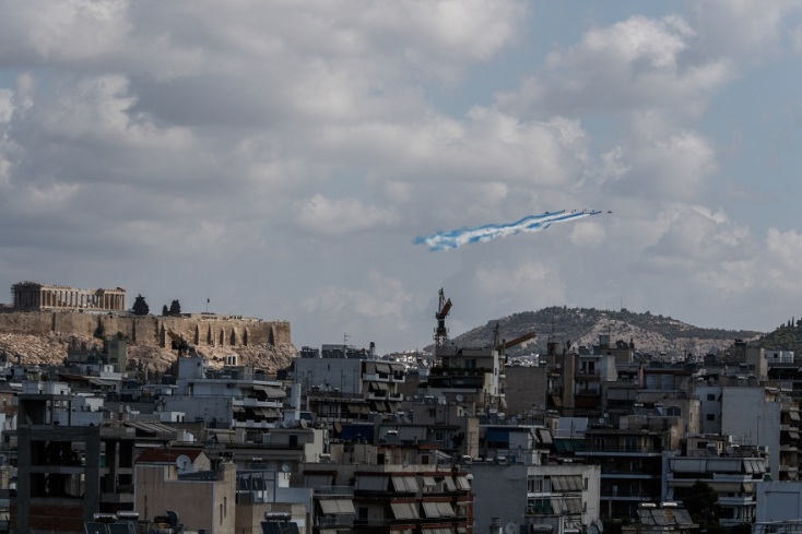 Γαλλικά μαχητικά Rafale και το σμήνος «Patrouille de France» πάνω από την Αθήνα 