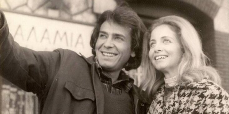 Πέθανε την Παρασκευή η ηθοποιός Ρένα Βουτσινά, ύστερα από εγκεφαλικό επεισόδιο. Η Ρένα Βουτσινά ήταν παντρεμένη με τον επίσης ηθοποιό Βάσο Ανδριανό, ο οποίος έφυγε από τη ζωή το 1999 όταν έπεσε από την ταράτσα του σπιτιού τους. Έκτοτε δεν είχε εμφανιστεί 