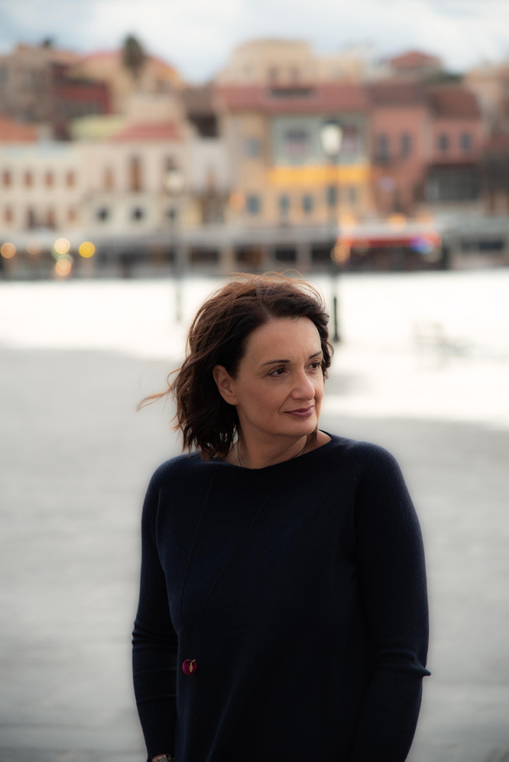 Η Ελευθερία Τζεϊράνη, κοινωνική λειτουργός στο Δημοτικό Γηροκομείο Χανίων και φωτογράφος