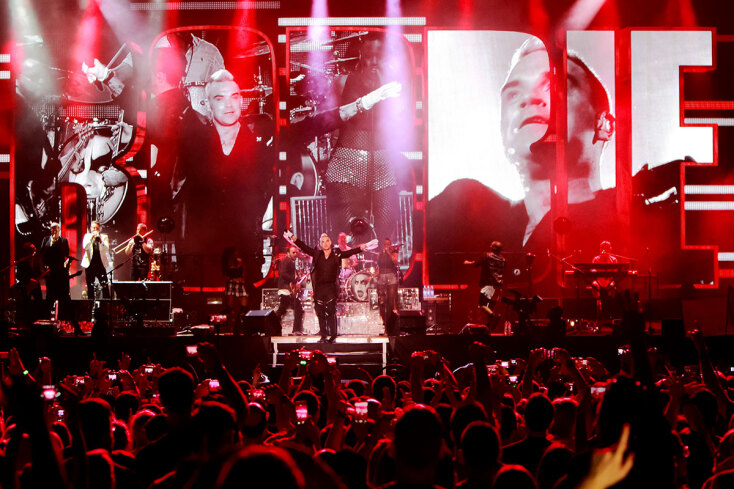 Στιγμιότυπο από τη συναυλία του Robbie Williams στην Αθήνα το 2015