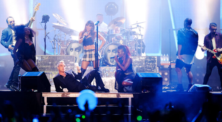 Στιγμιότυπο από τη συναυλία του Robbie Williams στην Αθήνα το 2015