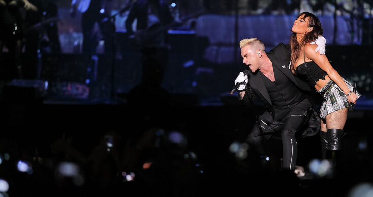 Στιγμιότυπο από τη συναυλία του Robbie Williams στην Αθήνα το 2015