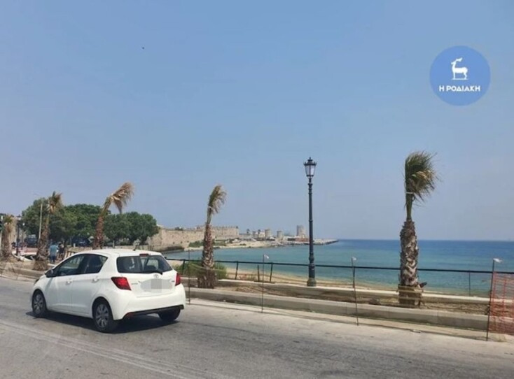 Καπνός στη Ρόδο από τη φωτιά στο Σχίνο Κορινθίας