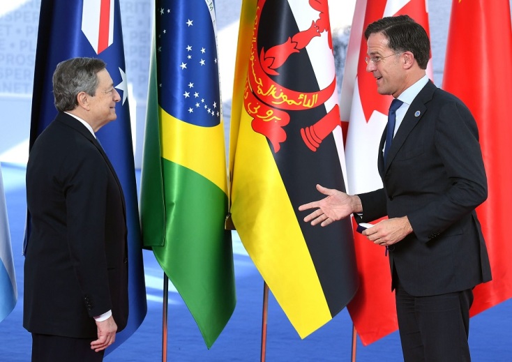 Μάρκ Ρούτε και Μάριο Ντράγκι κατά την σύνοδο G20 στη Ρώμη