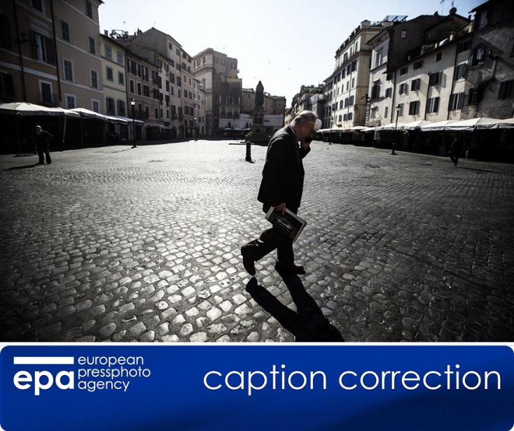 Ελάχιστοι άνθρωποι σε κεντρική πλατεία της Ρώμης