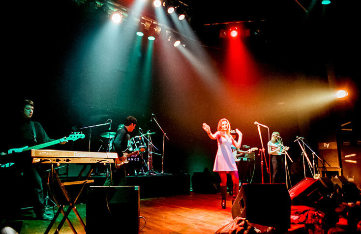 Στιγμιότυπο από τη συναυλία των Saint Etienne στην Αθήνα το 1994