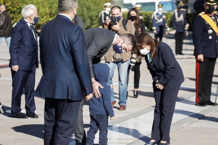 Η ΠτΔ, Κατερίνα Σακελλαροπούλου, στο μνημείο του Άγνωστου Στρατιώτη 