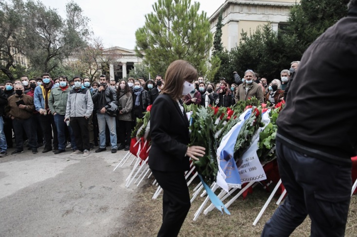 Κατάθεση στεφανιού για την 48η επέτειο από την εξέγερση του Πολυτεχνείου, από την Πρόεδρο της Δημοκρατίας, Κατερίνα Σακελλαροπούλου 