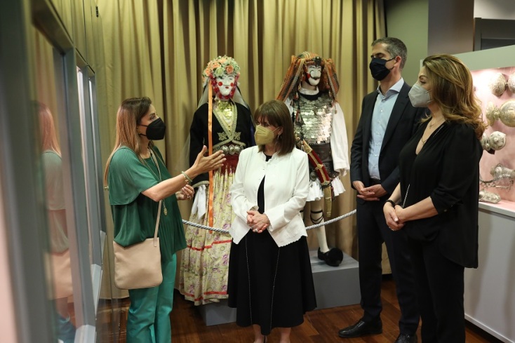 Σακελλαροπούλου: Εγκαινίασε έκθεση στο Μουσείο Κοσμήματος Ηλία Λαλαούνη