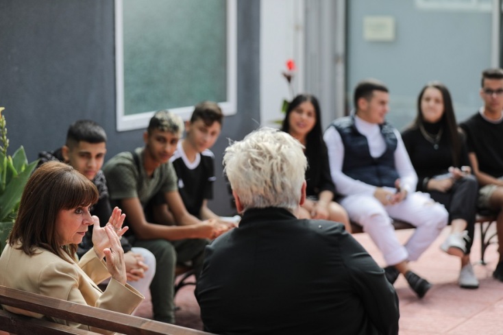 Η Πρόεδρος της Δημοκρατίας Κατερίνα Σακελλαροπούλου στο Κέντρο Νεότητας του Κέντρου Κοινωνικής Μέριμνας Κεντρικής Μακεδονίας, στη Σταυρούπολη