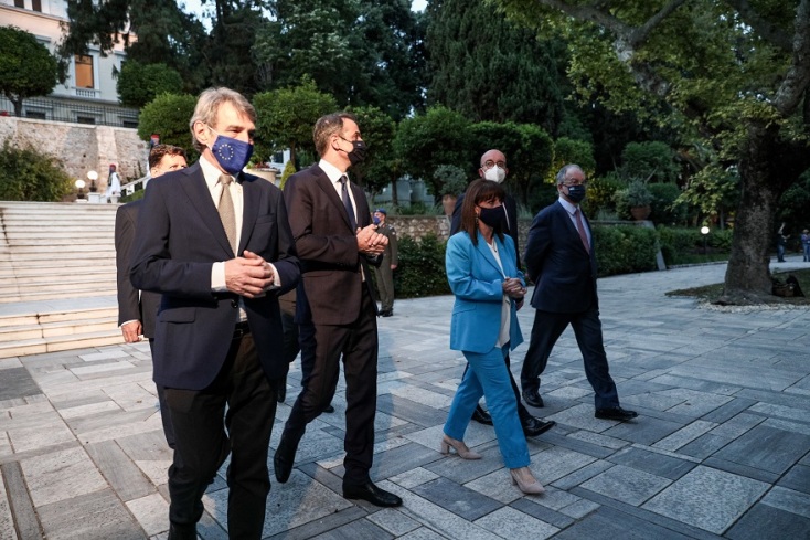 Επίσημο δείπνο στο Προεδρικό Μέγαρο για την επαίτιο των 40 χρόνων απο την ένταξη της Ελλάδας στην Ευρωπαική Ένωση