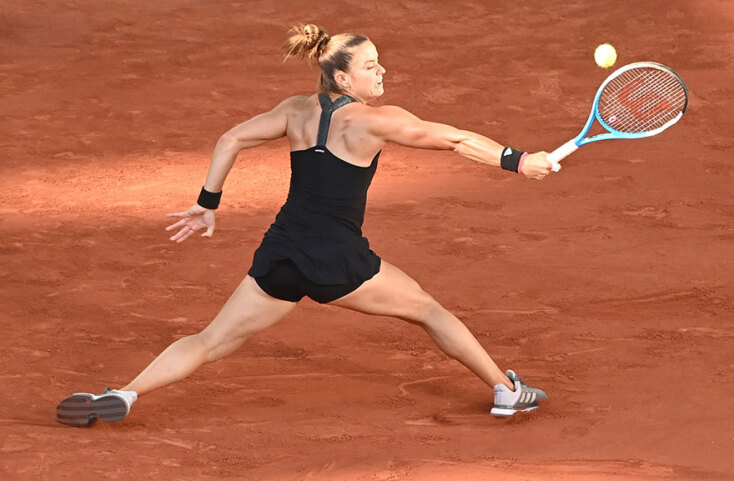Εκπληκτική επιστροφή της μπάλας από τη Μαρία Σάκκαρη στον αγώνα με την Κρεϊτσίκοβα για τα ημιτελικά του Roland Garros