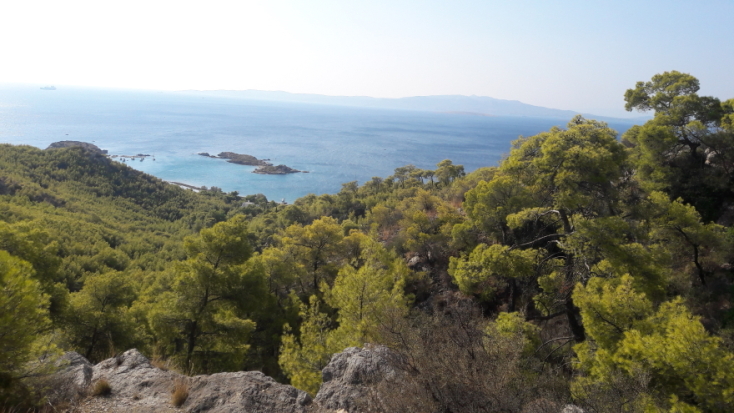 Η θέα από το σπήλαιο του Ευριπίδη