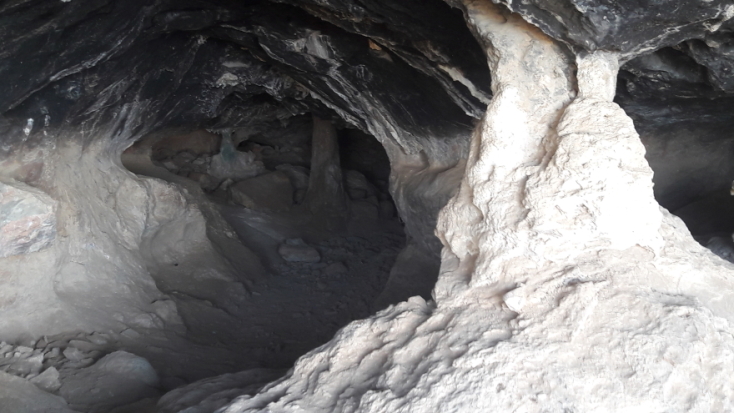 Μέσα στο σπήλαιο του Ευριπίδη