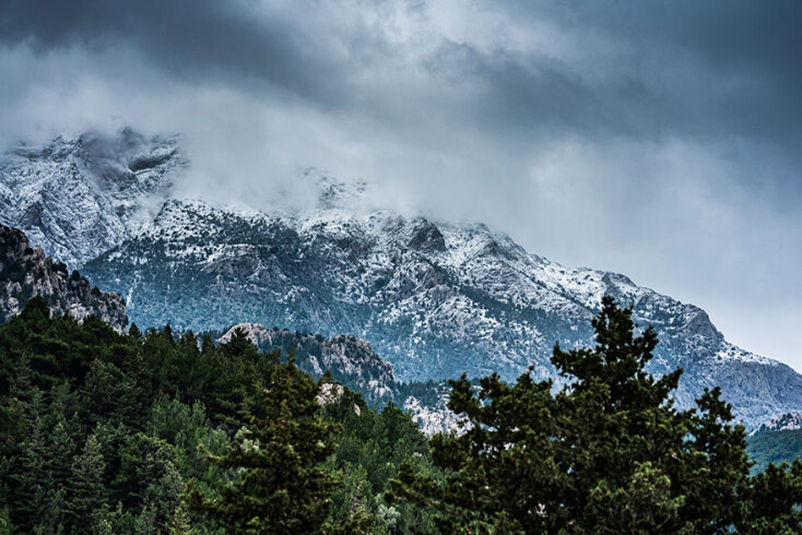 Κακοκαιρία «Λέανδρος»: Το όρος Κέρκης στη Σάμο μετά τη χιονόπτωση