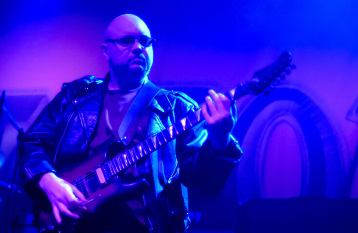 Στιγμιότυπο από τη συναυλία των Saxon στην Αθήνα το 2003