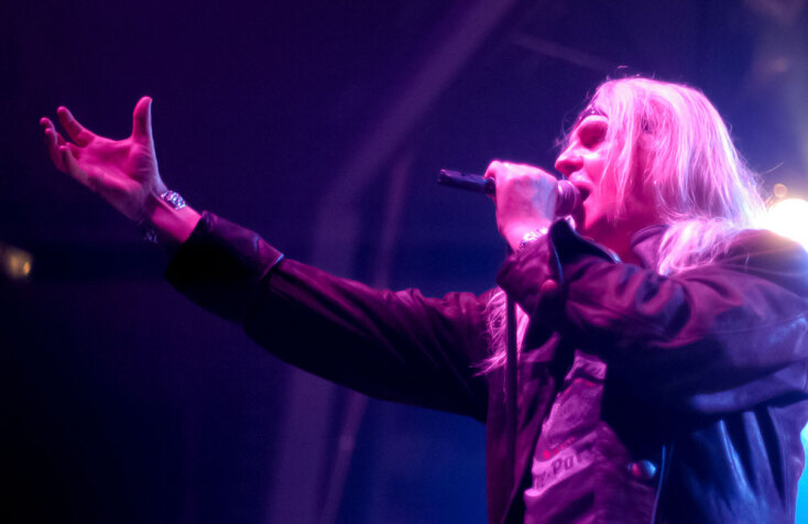 Στιγμιότυπο από τη συναυλία των Saxon στην Αθήνα το 2003