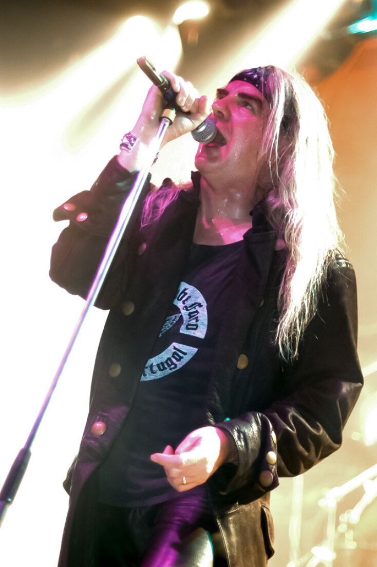 Στιγμιότυπο από τη συναυλία των Saxon στην Αθήνα το 2003