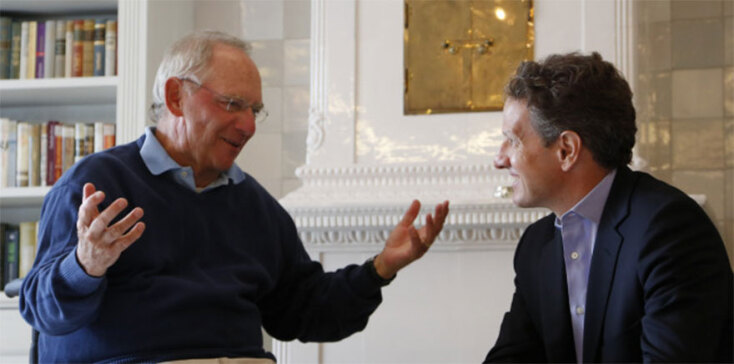 Ιούλιος 2012: Βόλφγκανγκ Σόιμπλε και Τίμοθι Γκάιτνερ συζητούν για την Ελλάδα και τη διάσωση της χώρας