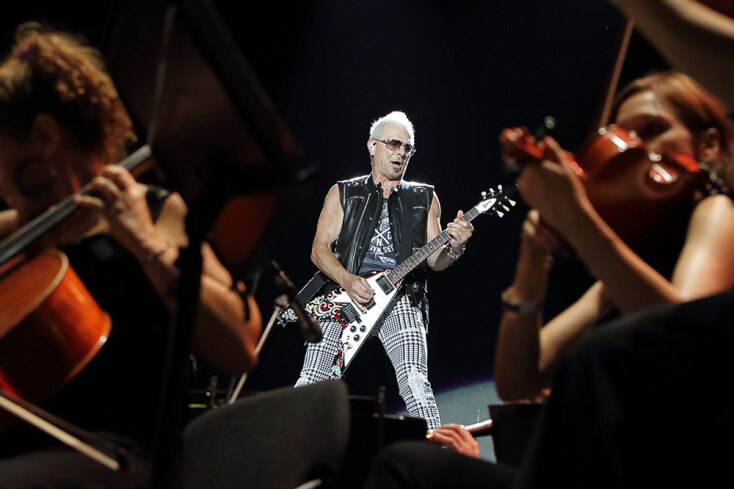 Στιγμιότυπο από τη συναυλία των Scorpions στο Καλλιμάρμαρο Στάδιο στην Αθήνα