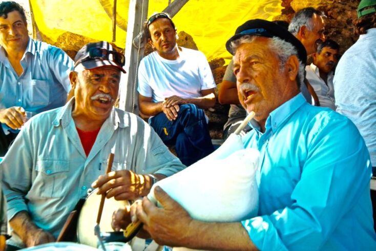 «Αλφαβητάρι  Ελληνικής Γαστρονομίας»: το νέο βιβλίο του Γιώργου Πίττα είναι ένα ταξίδι στην ελληνική γαστρονομία